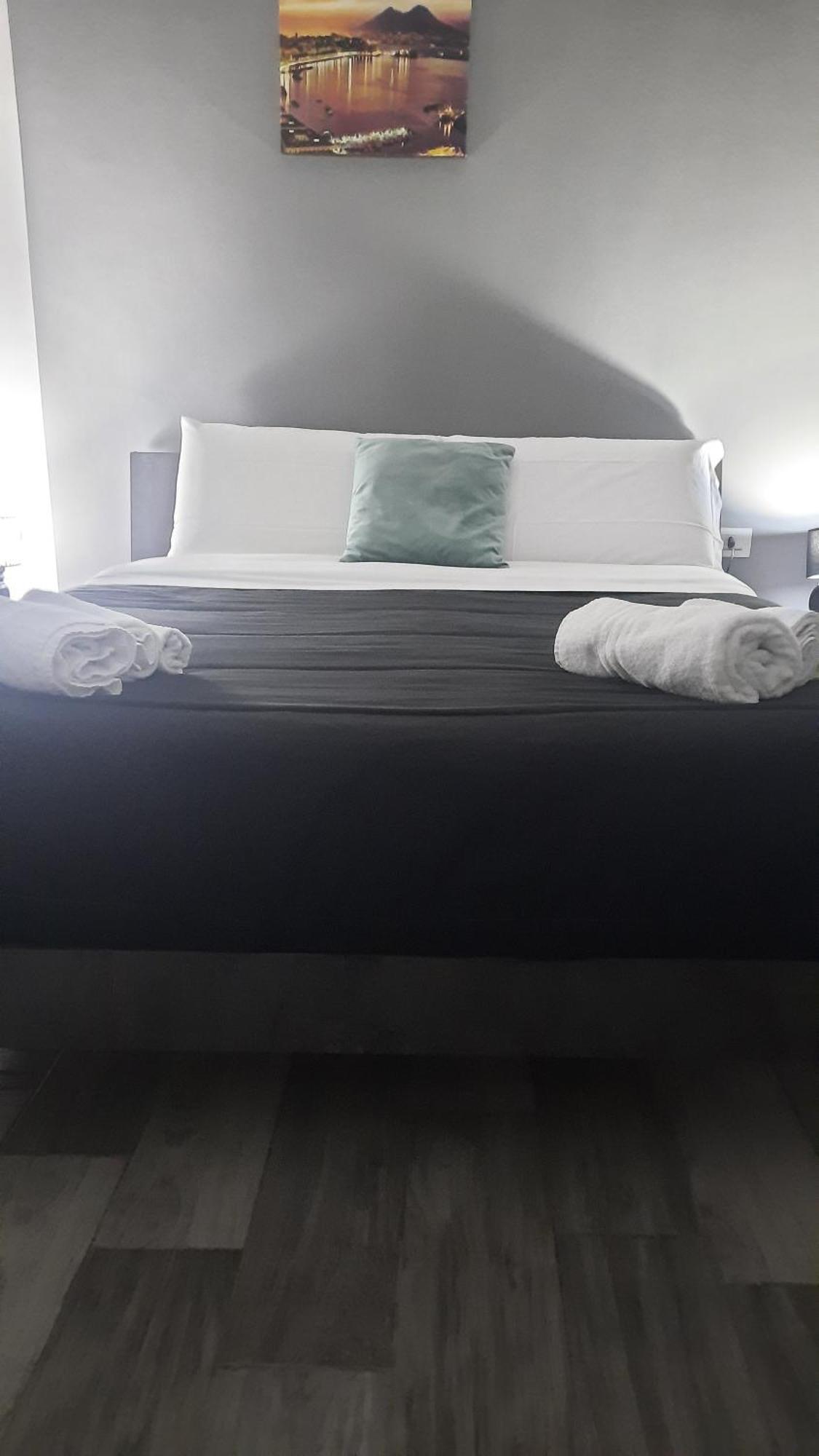 Casa Napul'E Hotel Napoli Bagian luar foto